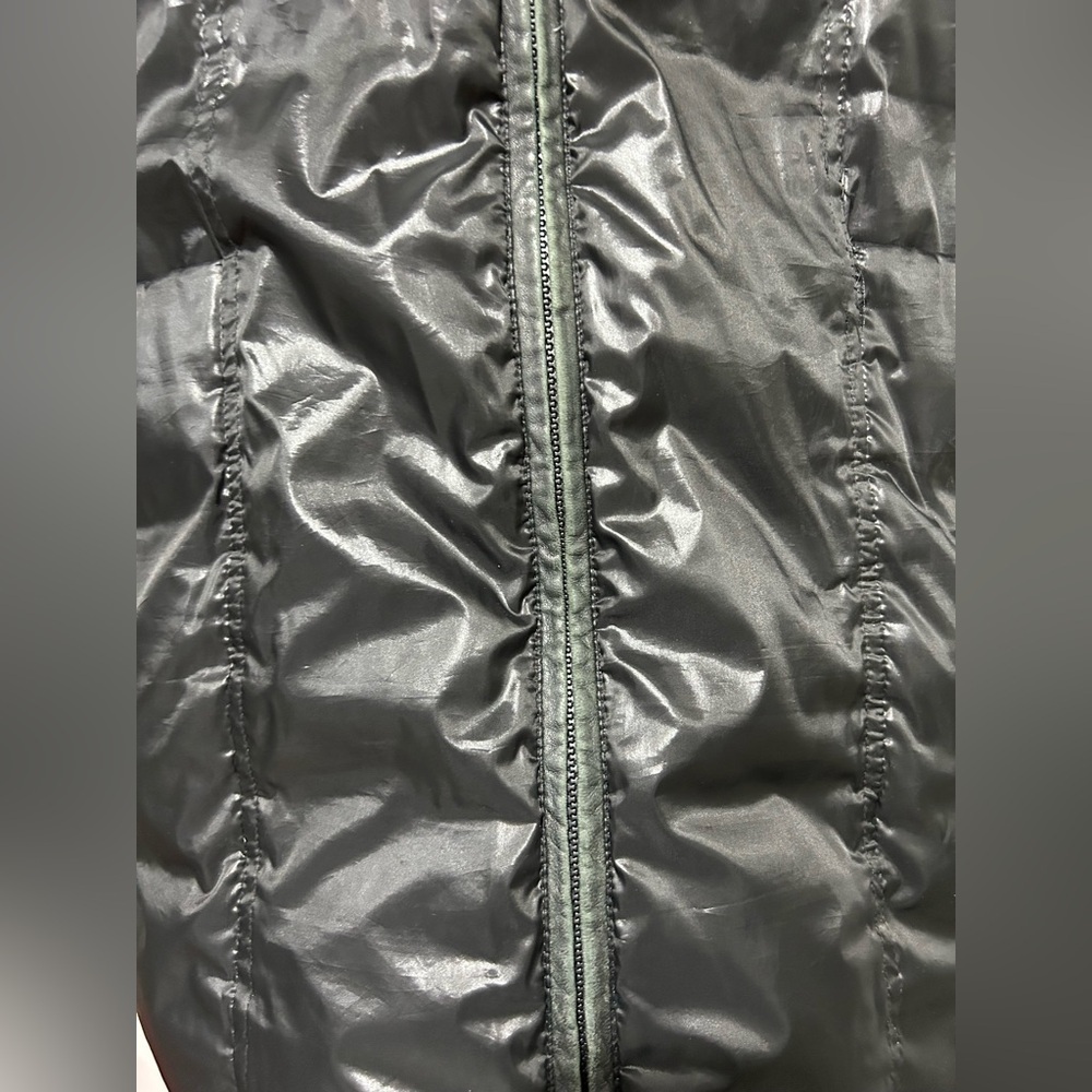 Women's Black Puffer Coat with Faux Fur Trim - Picture 6 of 11